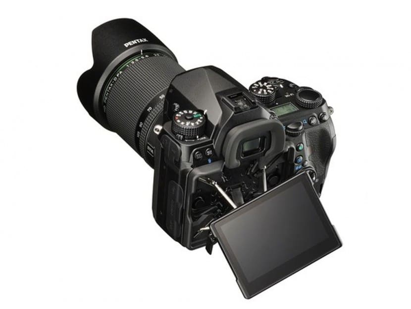 Pentax introduced its first digital SLR full-frame