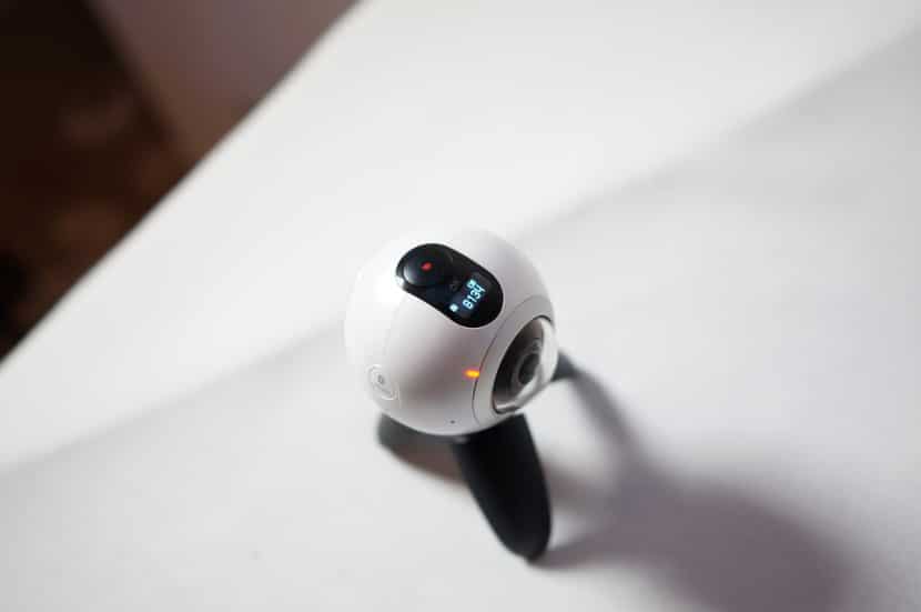 Samsung Gear 360, a camera to create Virtual Reality